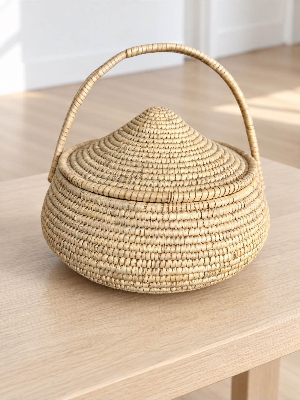 Vintage Handwoven Natural Straw Basket with Lid and Handle - Natural